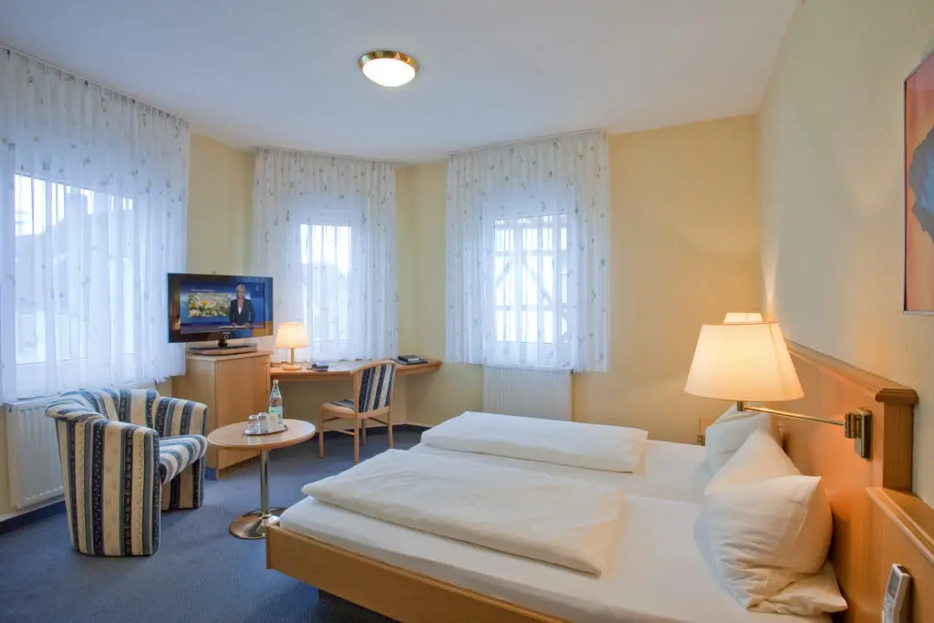 Doppelzimmer im Hotel Gasthof zum R&ouml;ssle &ndash; stilvoll eingerichtet, ideal f&uuml;r Paare und Kollegen